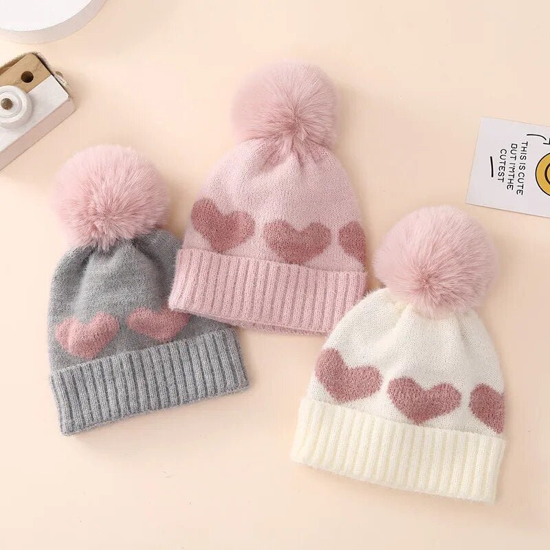 Gebreide Baby Muts Met Hartjes En Pompon - KidsKorner